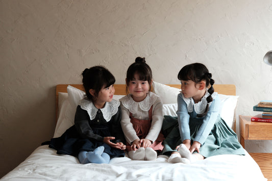 25AW Lace collar sweater