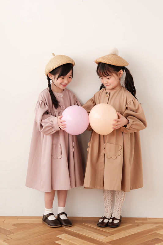 Loose-fitting trench coat