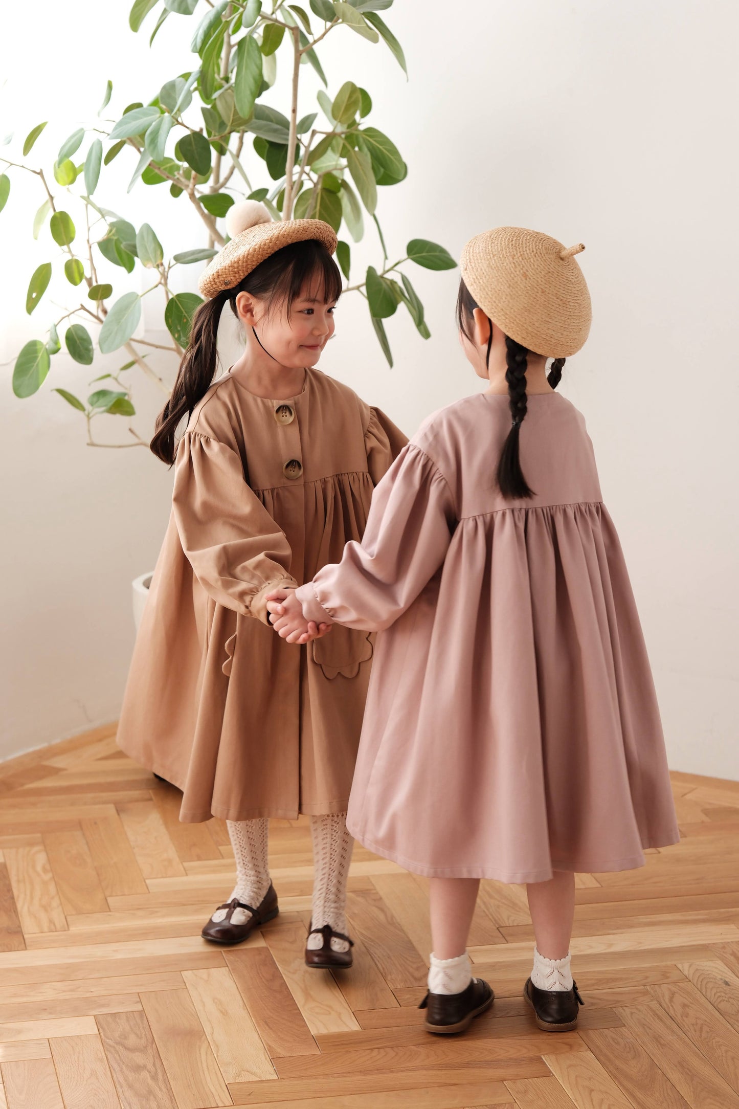 Loose-fitting trench coat