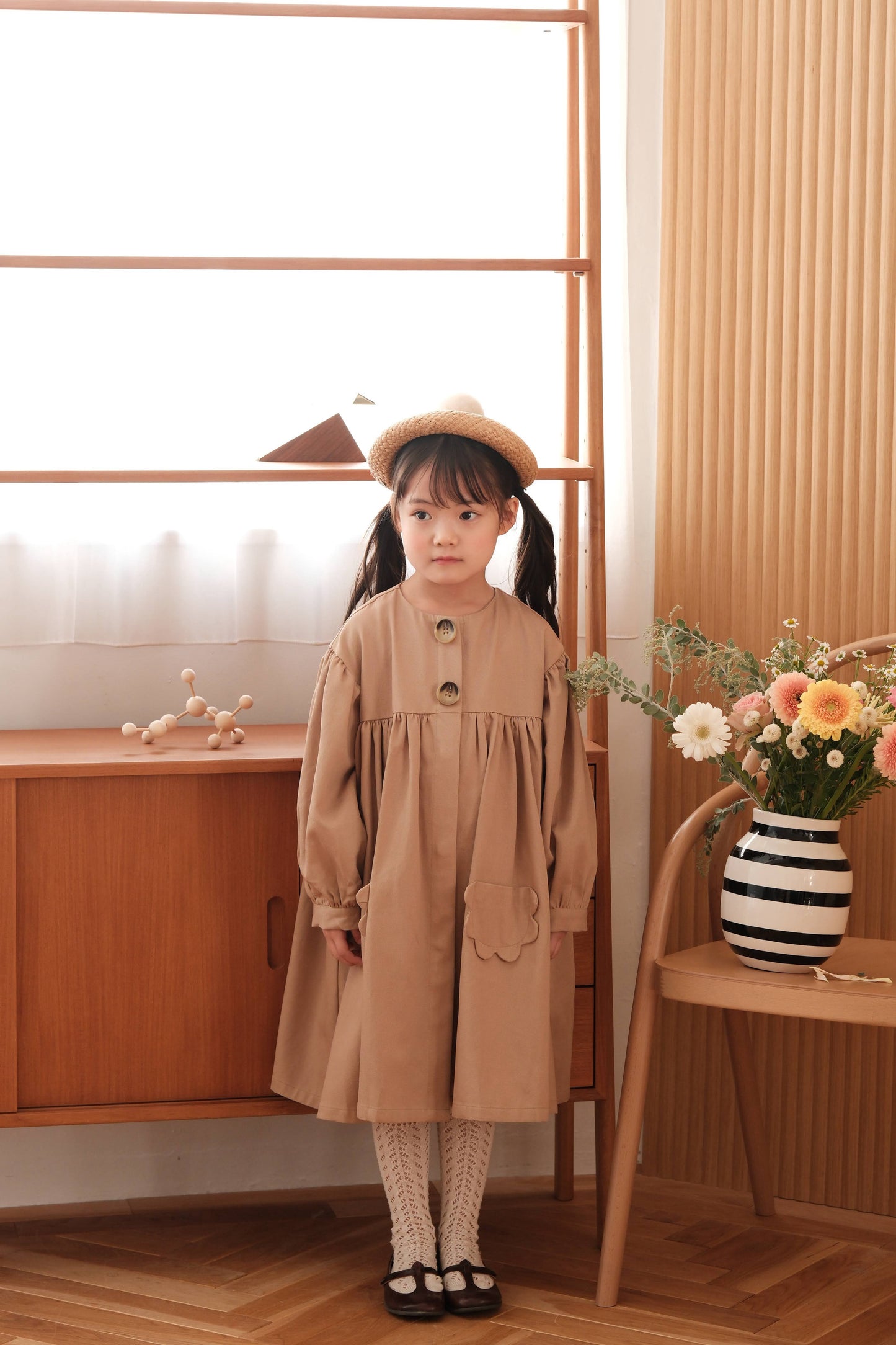 Loose-fitting trench coat