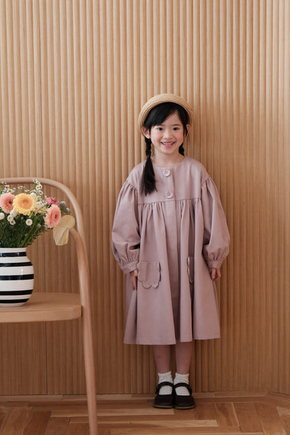 Loose-fitting trench coat