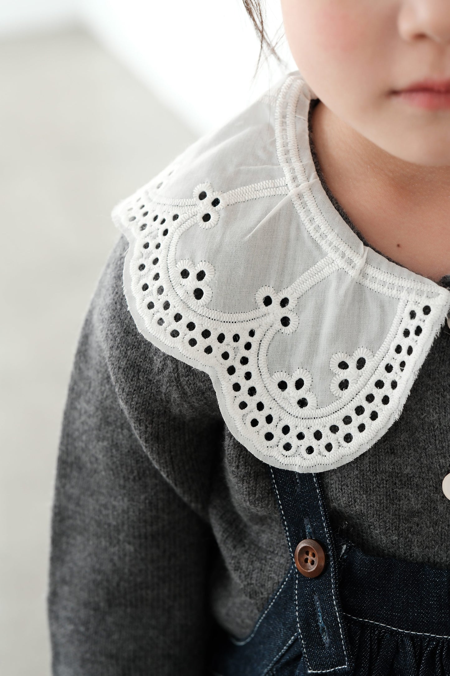 25AW Lace collar sweater