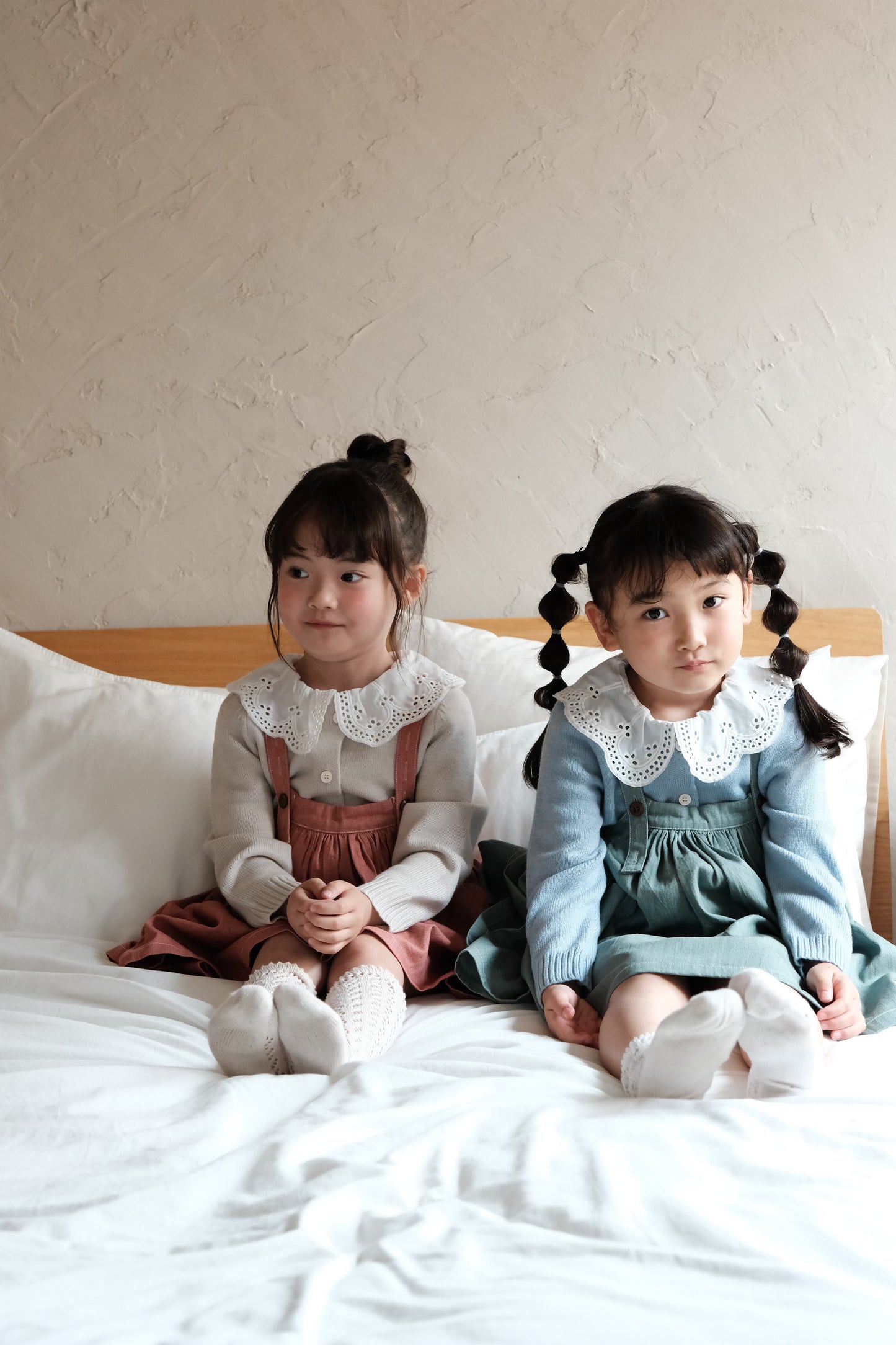 25AW Lace collar sweater