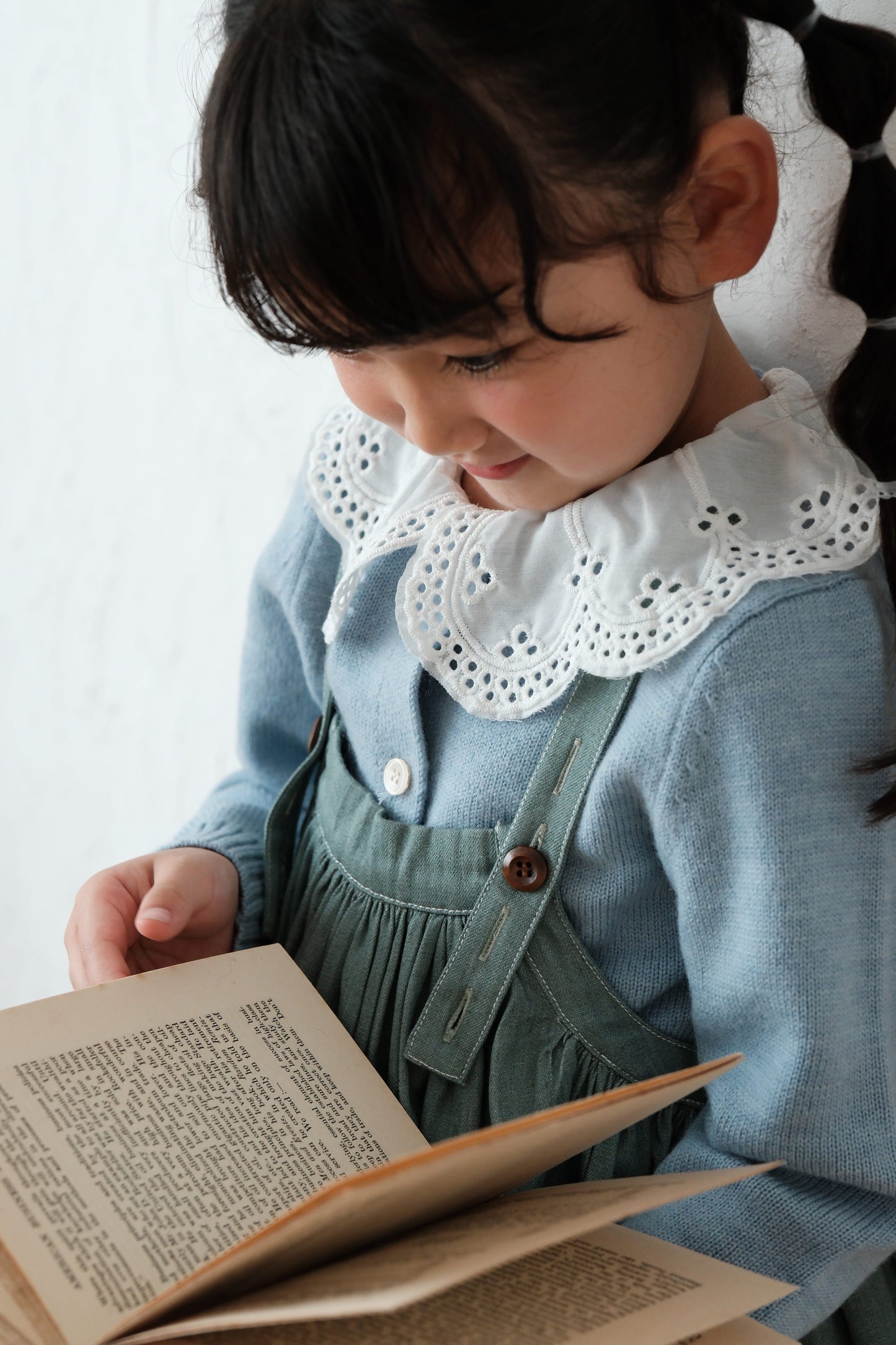 25AW Lace collar sweater